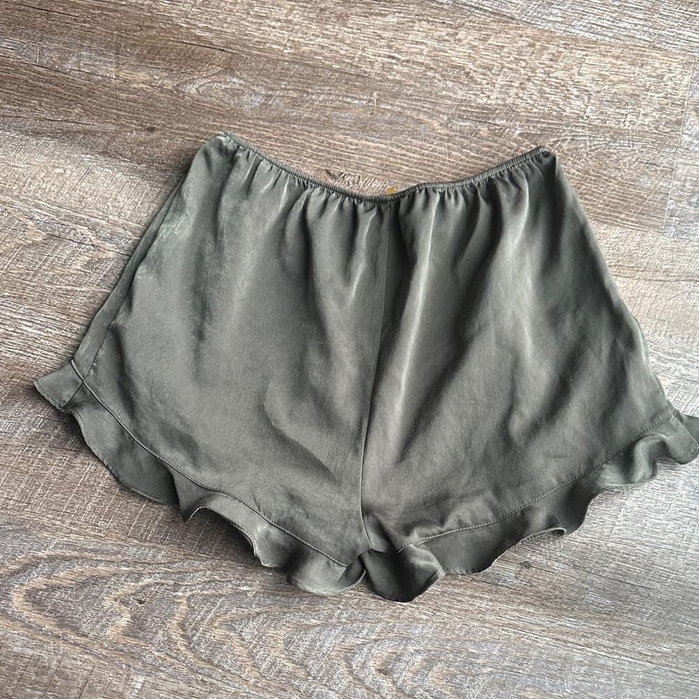 Soprano Olive High Waist Ruffle Shorts - Picture 3 of 3